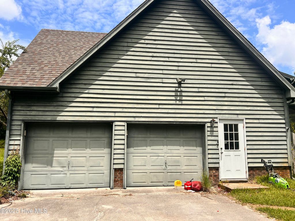 Photo of 140 Plantation Drive, Swansboro, NC 28584 (MLS # 100524586)