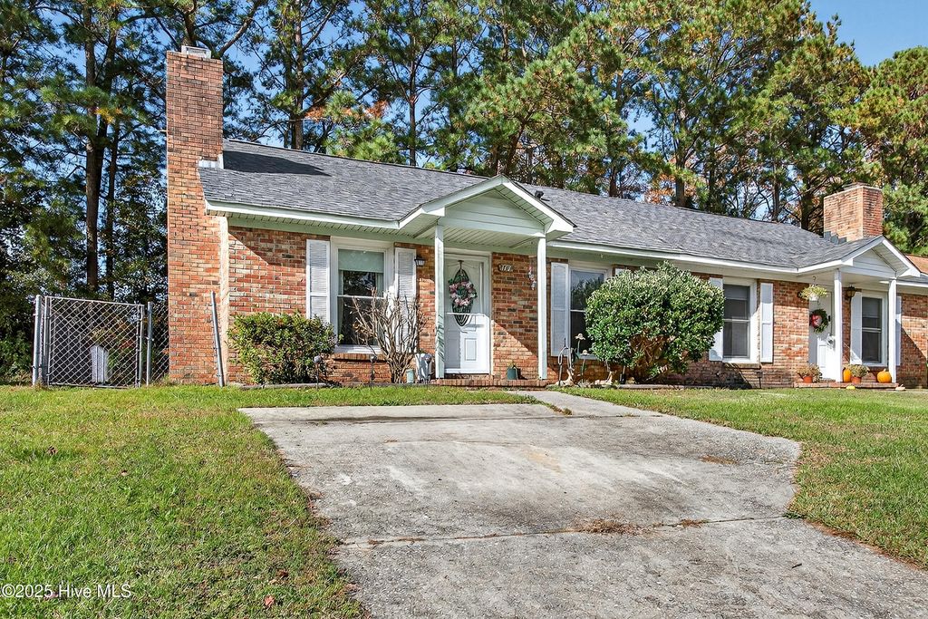 Photo of 117 Windsor Court, Jacksonville, NC 28546 (MLS # 100540714)