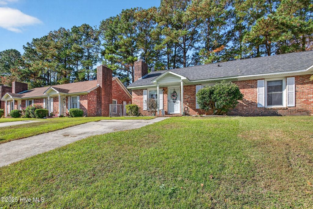 Photo of 117 Windsor Court, Jacksonville, NC 28546 (MLS # 100540714)