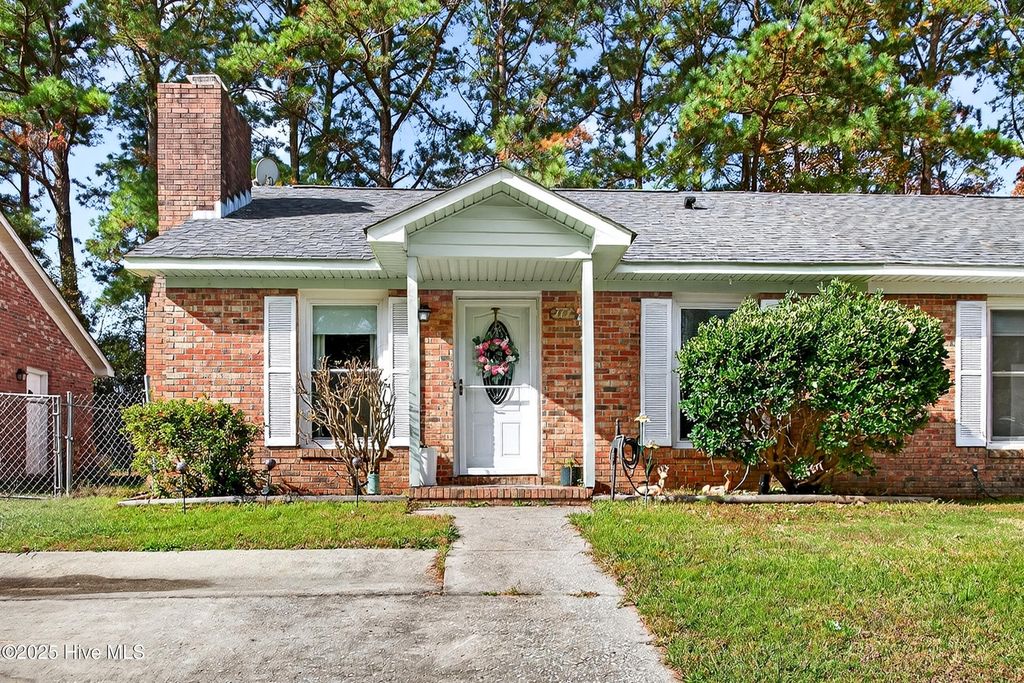 Photo of 117 Windsor Court, Jacksonville, NC 28546 (MLS # 100540714)