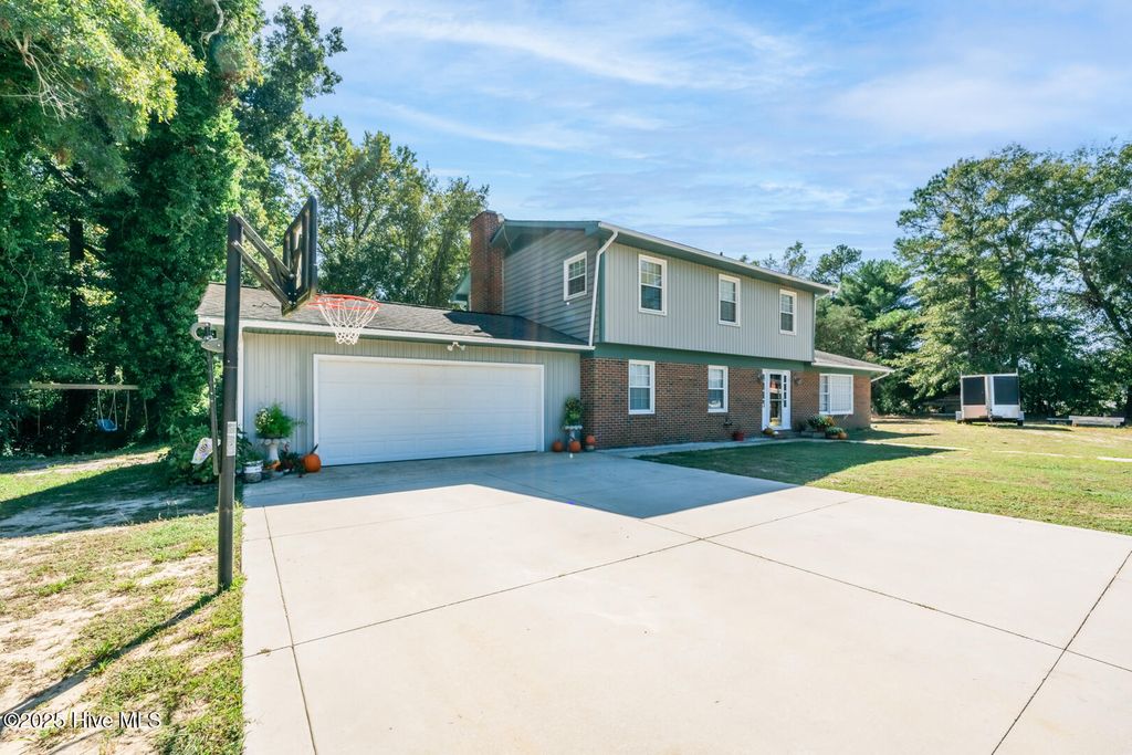 Photo of 5285 Nc Highway 87, Elizabethtown, NC 28337 (MLS # 100535532)