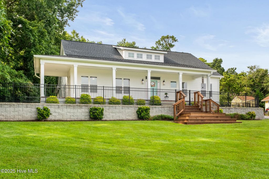 Photo of 1406 Kings Landing Road, Hampstead, NC 28443 (MLS # 100530077)