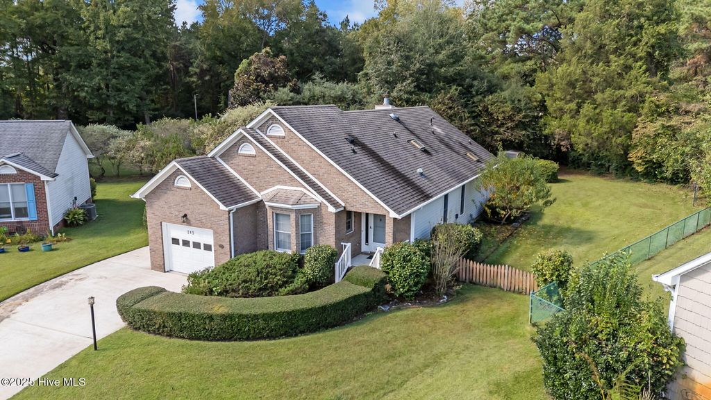 Photo of 185 Canebrake Drive, New Bern, NC 28562 (MLS # 100535289)