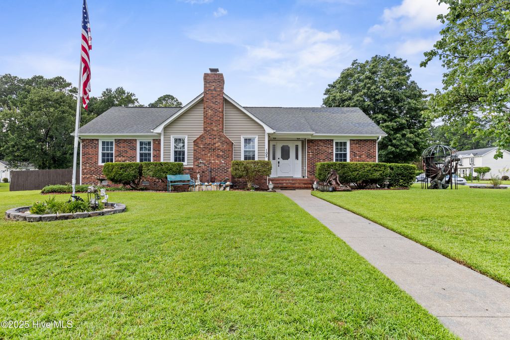 Photo of 105 University Drive, Jacksonville, NC 28546 (MLS # 100520902)