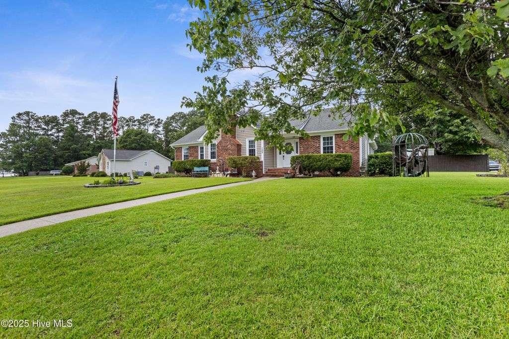 Photo of 105 University Drive, Jacksonville, NC 28546 (MLS # 100520902)