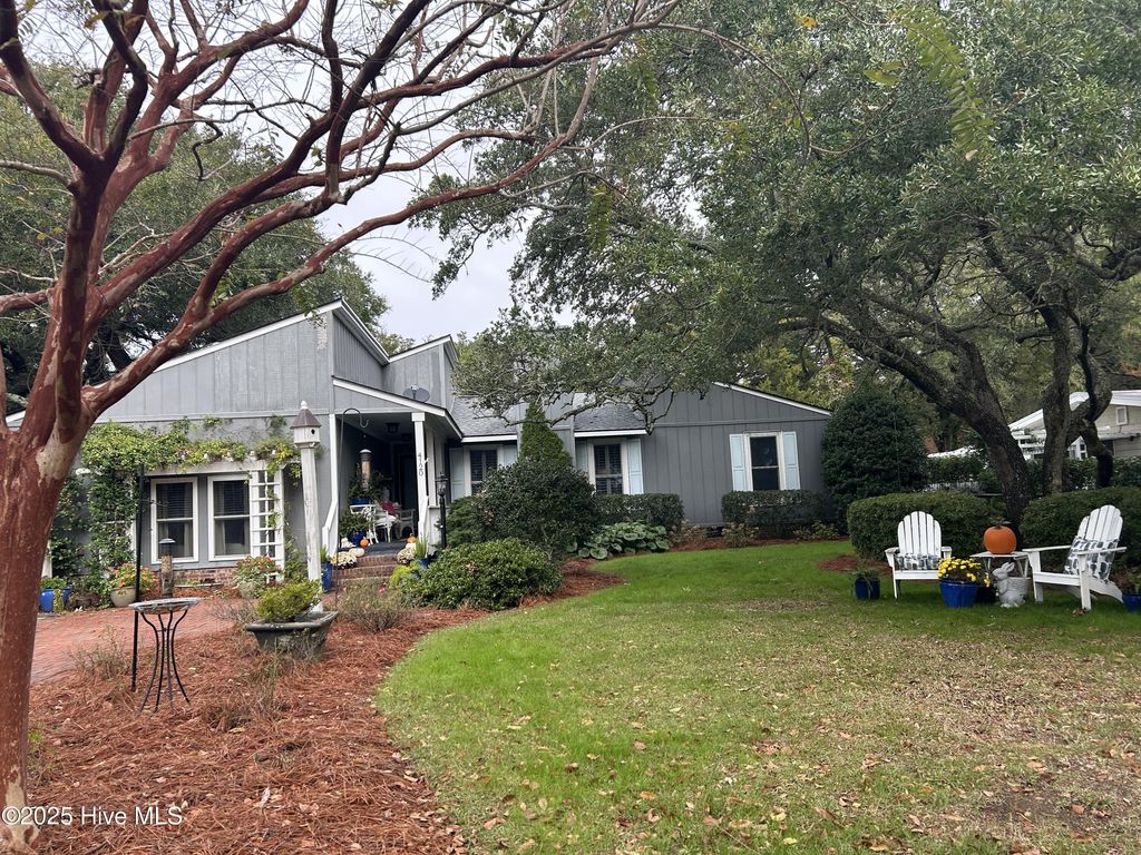 Photo of 4120 Sound Drive W, Morehead City, NC 28557 (MLS # 100539137)