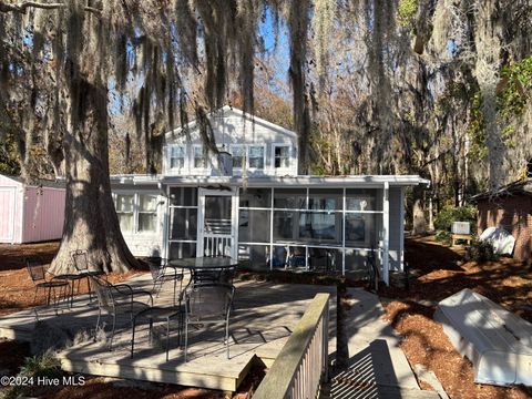 A home in Lake Waccamaw