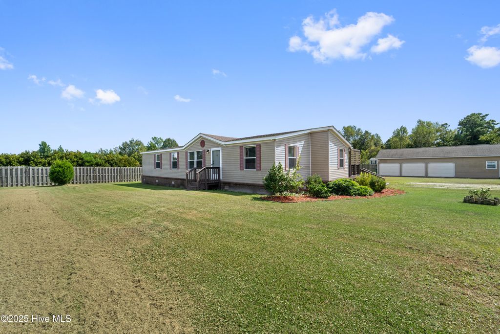 Photo of 113 Old Hawkins Road, Hubert, NC 28539 (MLS # 100532648)