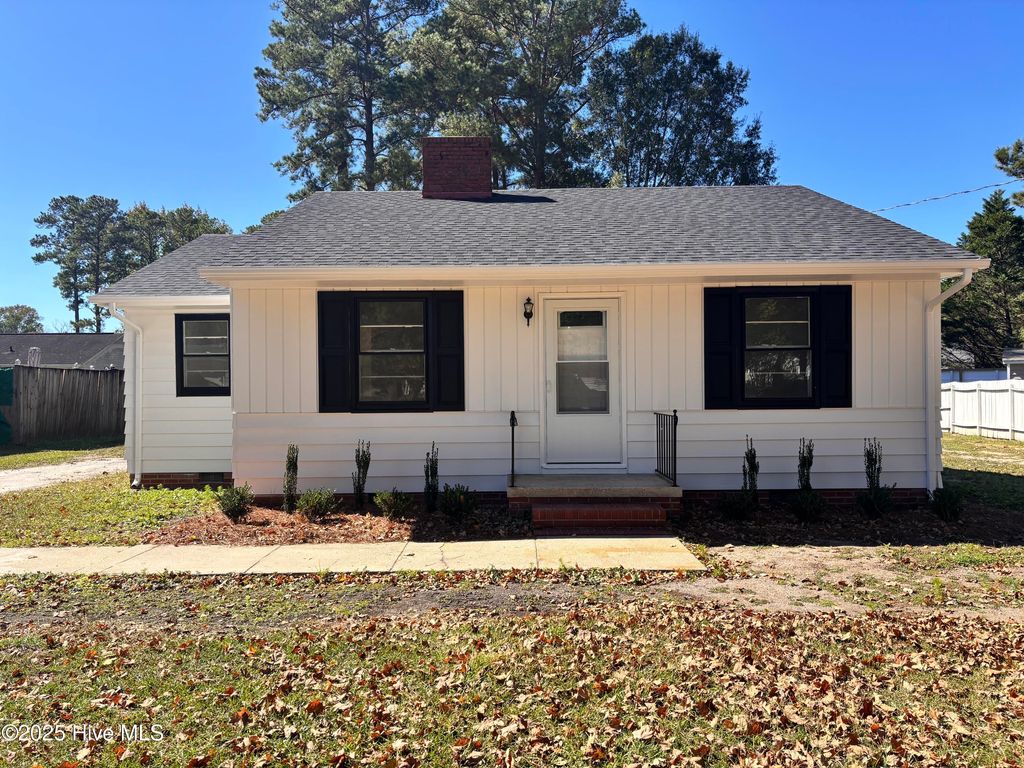 Photo of 401 Vann Drive, Clinton, NC 28328 (MLS # 100537099)