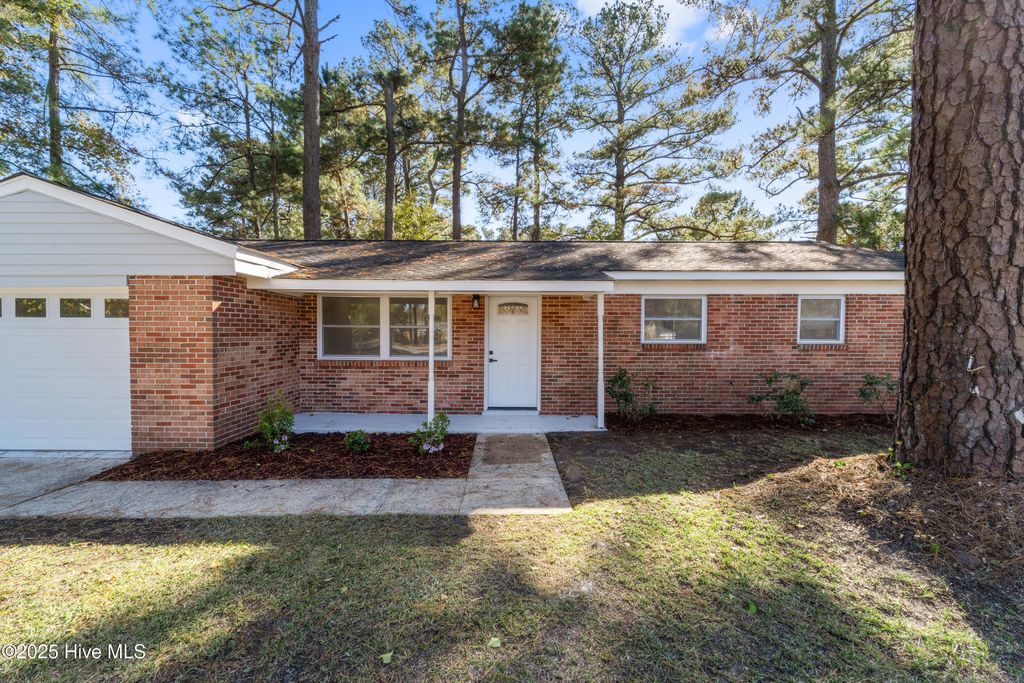 Photo of 100 S Hill Court, Jacksonville, NC 28540 (MLS # 100540816)