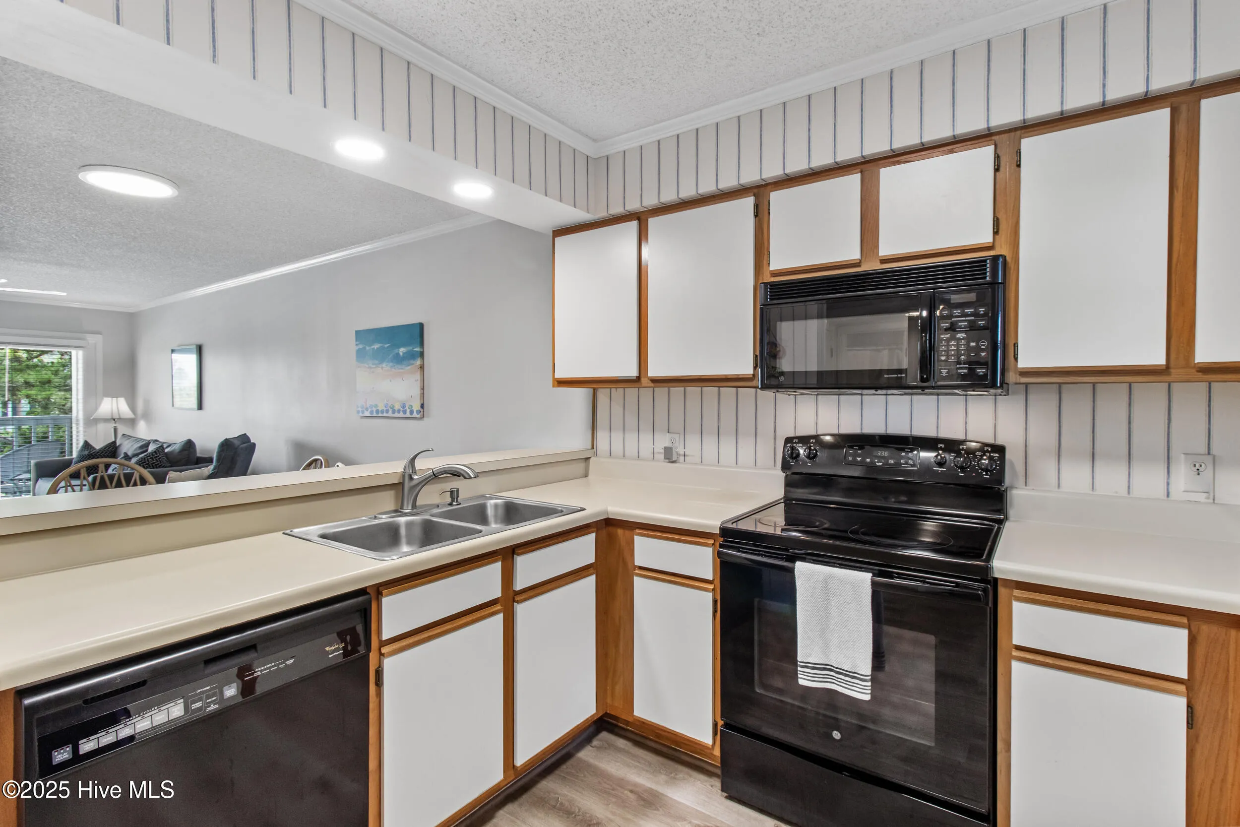 Carolina Beach, North Carolina 28428, United States, 2 Bedrooms Bedrooms, ,2 BathroomsBathrooms,Residential,Active,167028