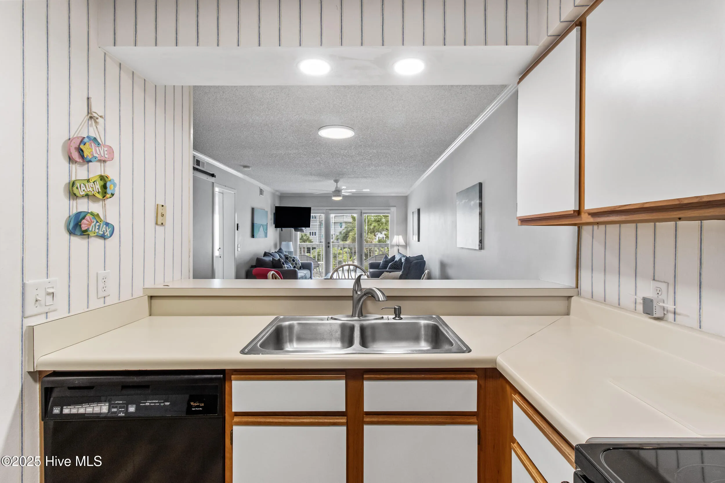 Carolina Beach, North Carolina 28428, United States, 2 Bedrooms Bedrooms, ,2 BathroomsBathrooms,Residential,Active,167028