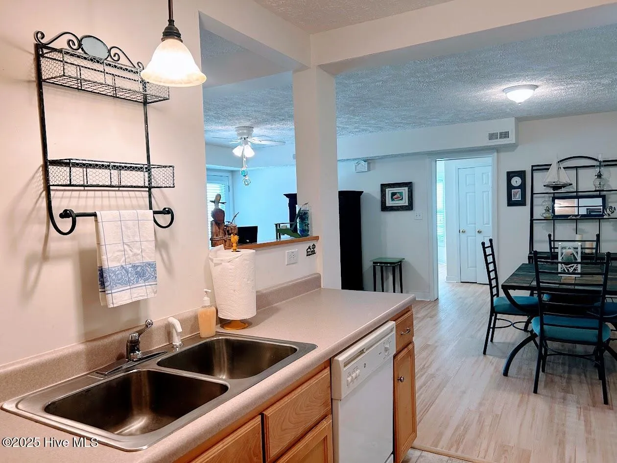 Carolina Beach, North Carolina 28428, United States, 2 Bedrooms Bedrooms, ,2 BathroomsBathrooms,Residential,Active,197608