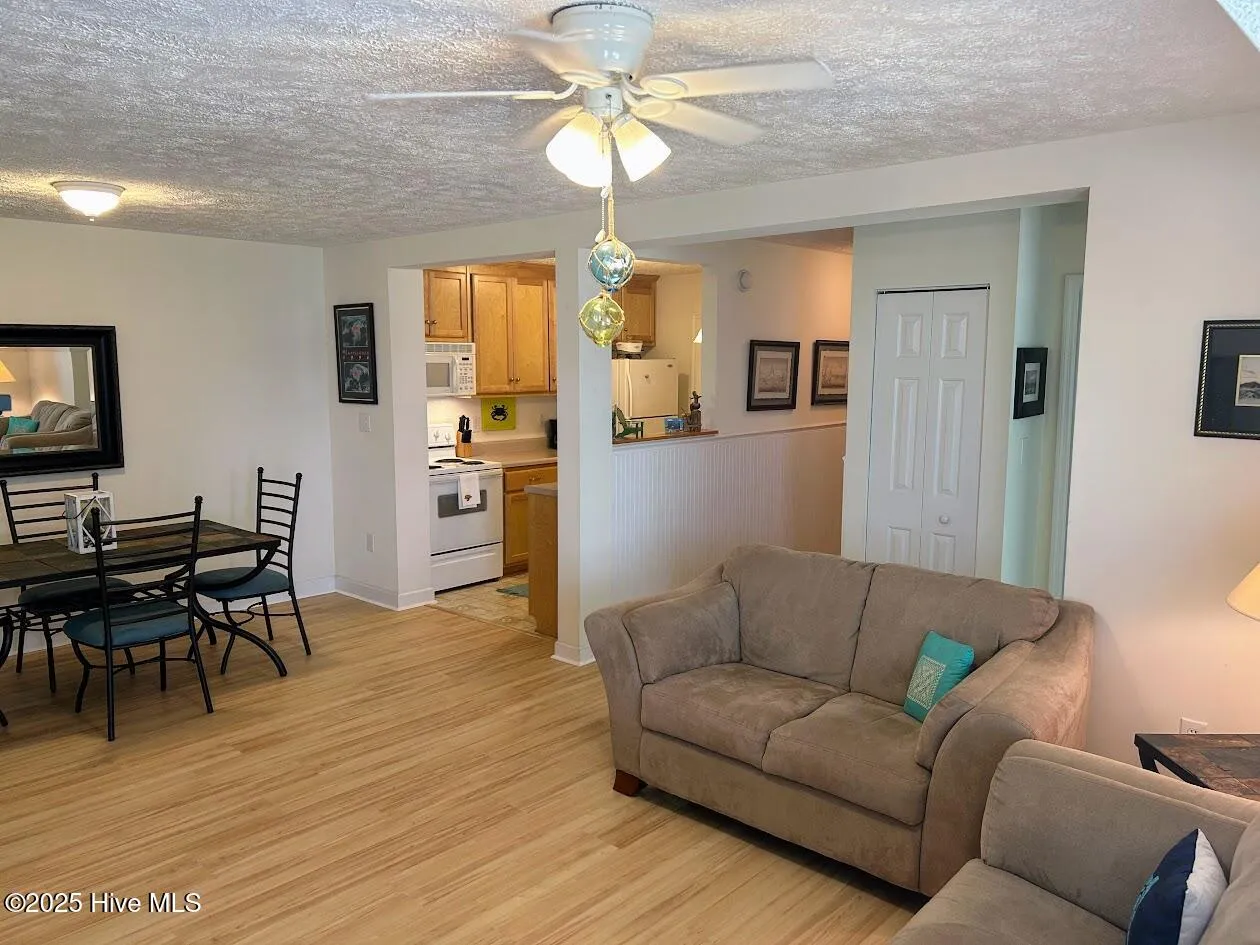 Carolina Beach, North Carolina 28428, United States, 2 Bedrooms Bedrooms, ,2 BathroomsBathrooms,Residential,Active,197608