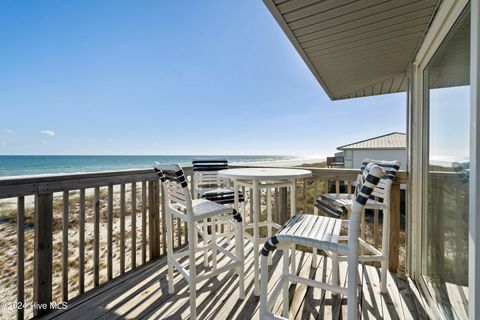 A home in Topsail Beach