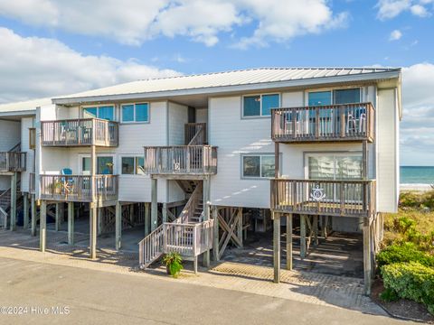 A home in Topsail Beach