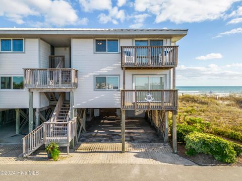 A home in Topsail Beach