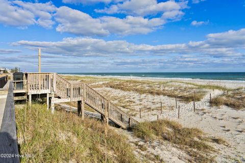 A home in Topsail Beach