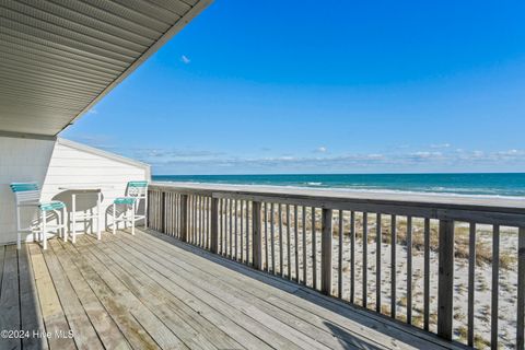 A home in Topsail Beach