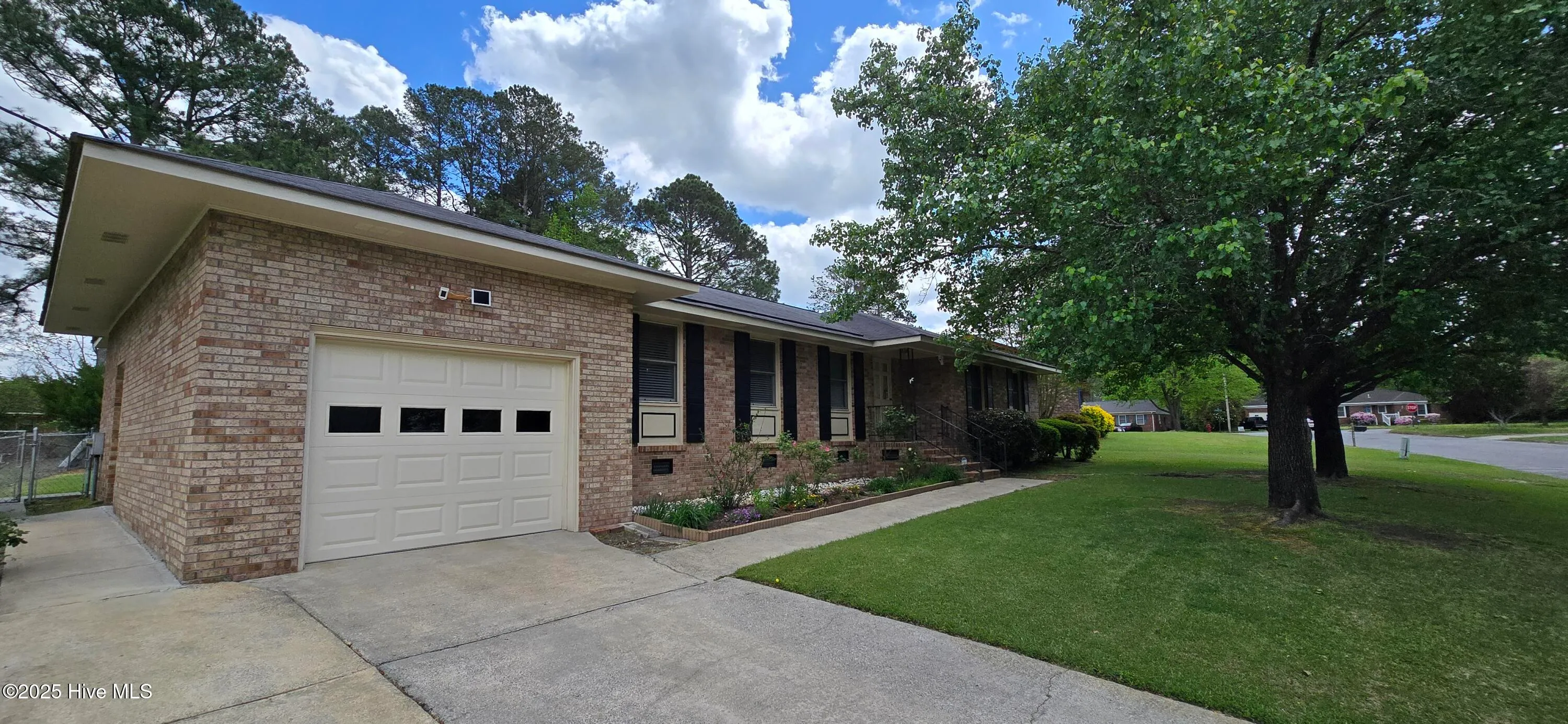 Greenville, North Carolina 27858, United States, 3 Bedrooms Bedrooms, ,2 BathroomsBathrooms,Residential,Pending,106251