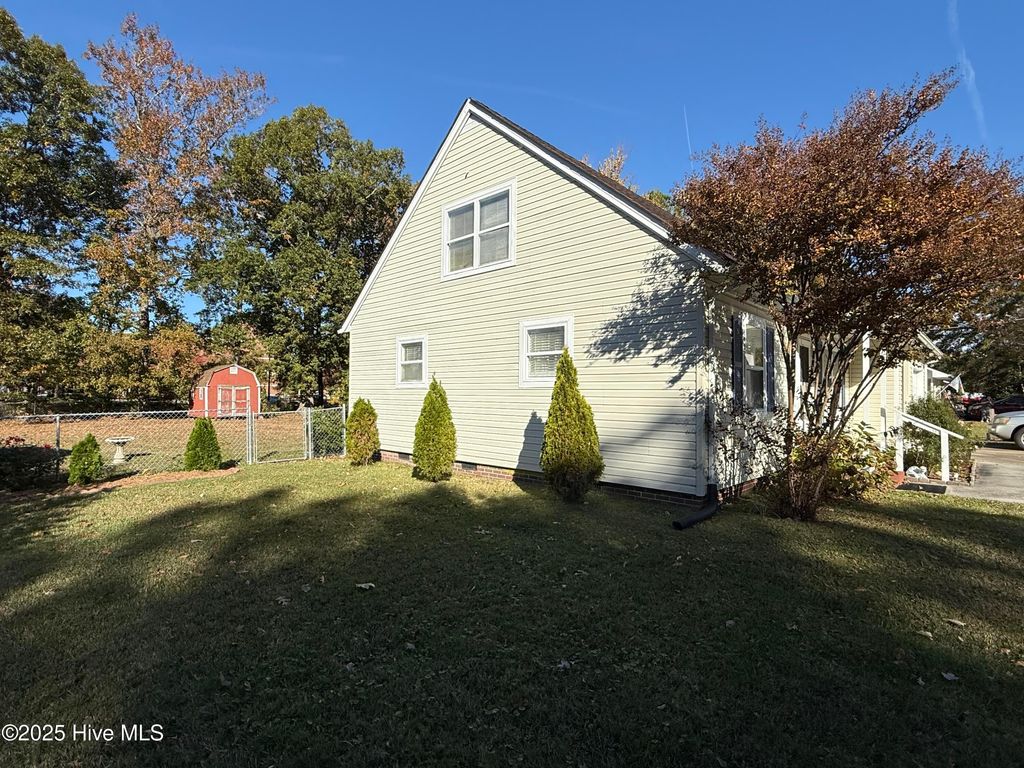 Photo of 1725 Edgewood Drive, Elizabeth City, NC 27909 (MLS # 100540106)