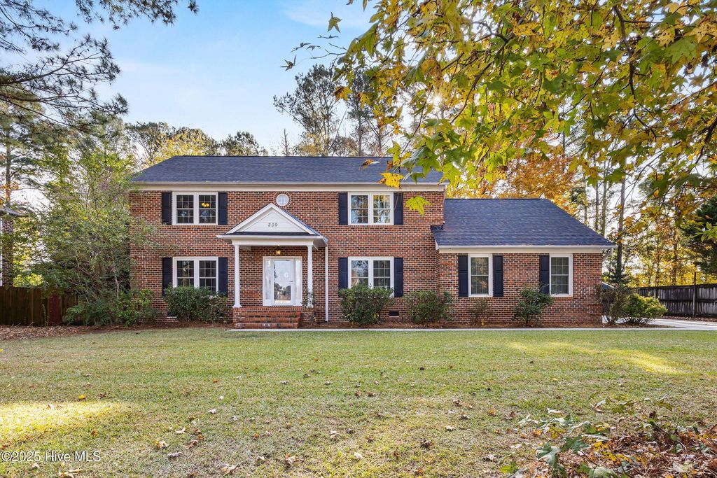 Photo of 209 W Biltmore Lane W, Jacksonville, NC 28546 (MLS # 100542267)