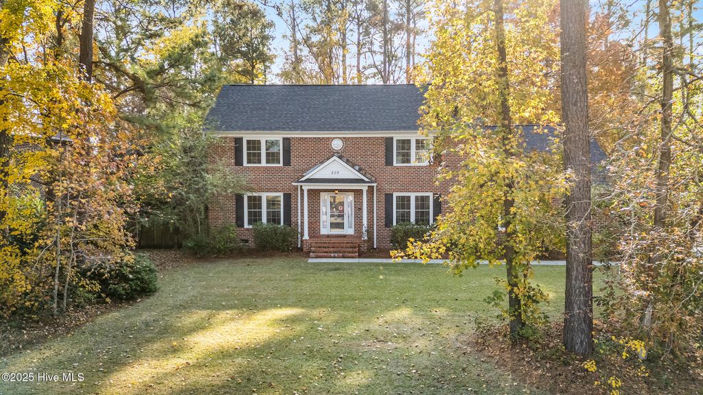 Photo of 209 W Biltmore Lane W, Jacksonville, NC 28546 (MLS # 100542267)