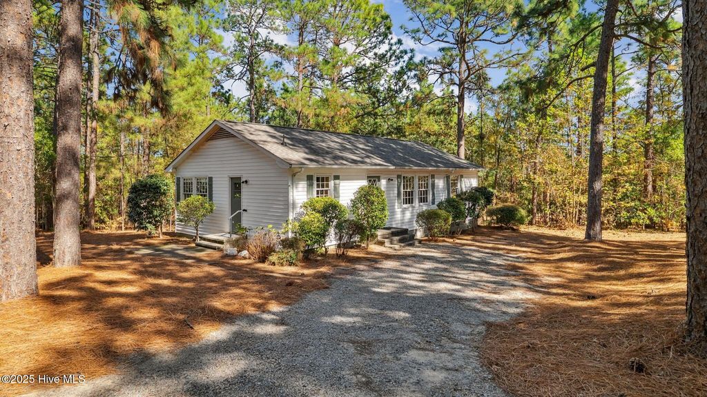 Photo of 183 Gaeta Drive, Pinehurst, NC 28374 (MLS # 100538433)