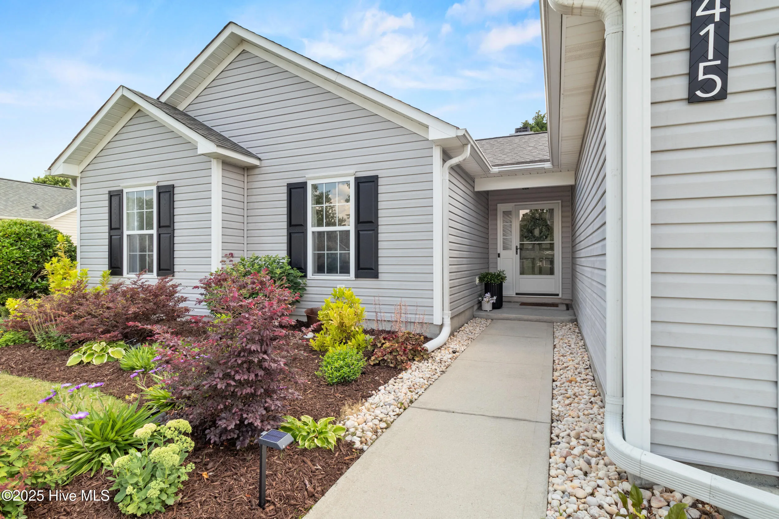 Wilmington, North Carolina 28411, United States, 3 Bedrooms Bedrooms, ,2 BathroomsBathrooms,Residential,Pending,136138