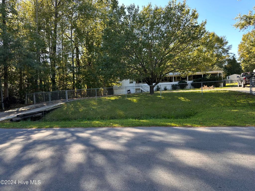 Photo of 120 Youpon Drive, Hubert, NC 28539 (MLS # 100543097)