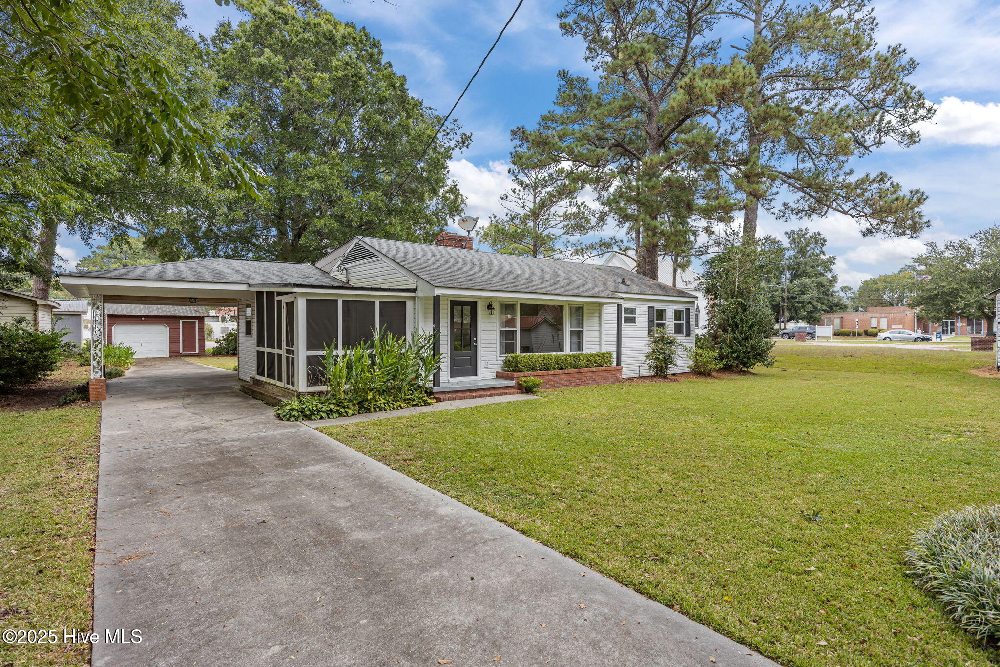 105 W Lakeview Drive