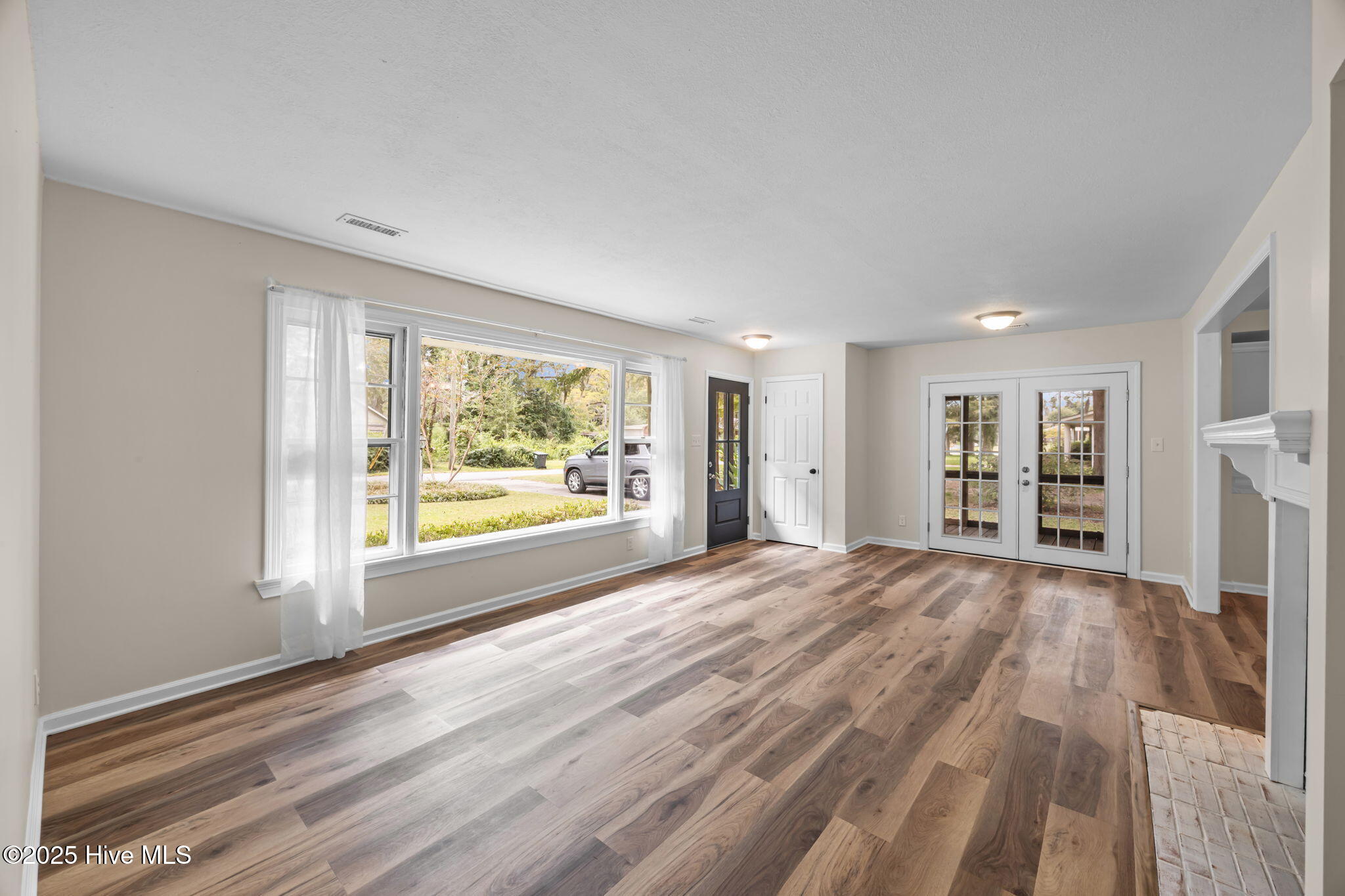 105 W Lakeview Drive