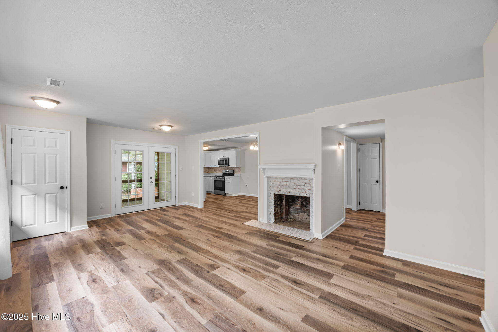 105 W Lakeview Drive