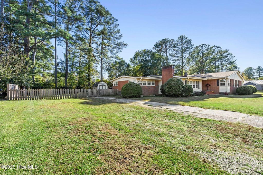 Photo of 502 E Cavenaugh Street, Wallace, NC 28466 (MLS # 100540004)