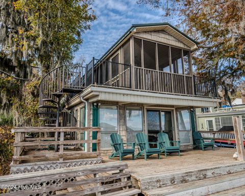 A home in Lake Waccamaw