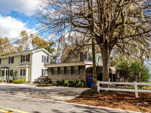 A home in Lake Waccamaw