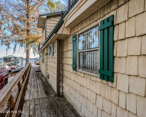 A home in Lake Waccamaw