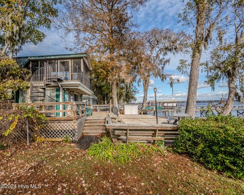 A home in Lake Waccamaw