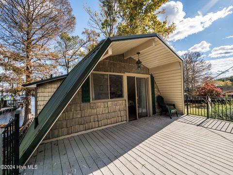 A home in Lake Waccamaw