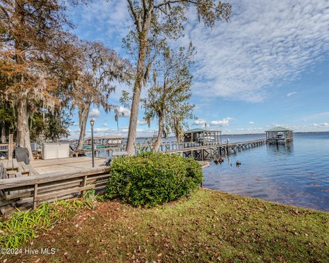 A home in Lake Waccamaw