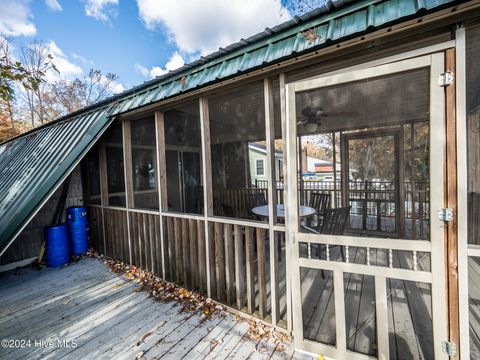 A home in Lake Waccamaw