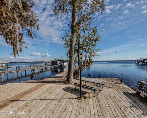 A home in Lake Waccamaw