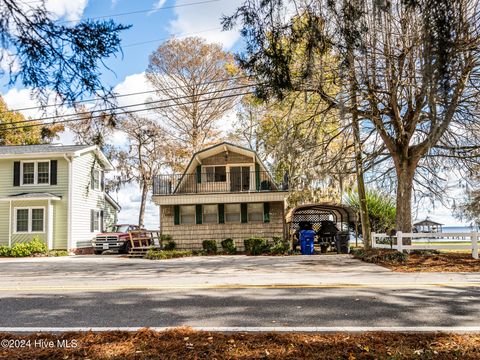 A home in Lake Waccamaw