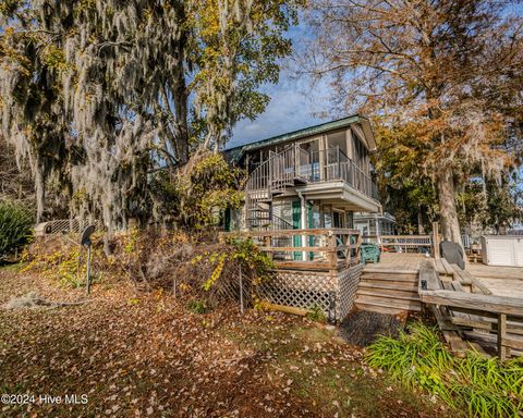 A home in Lake Waccamaw