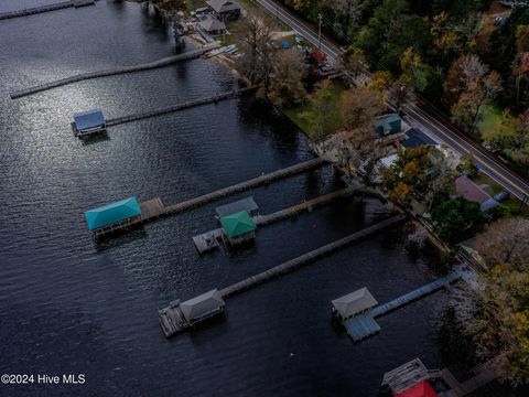 A home in Lake Waccamaw