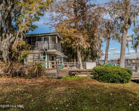 A home in Lake Waccamaw