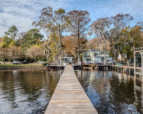 A home in Lake Waccamaw