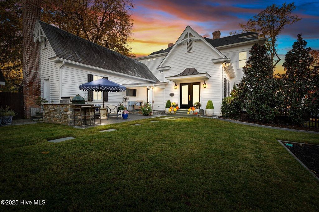 Photo of 1109 N Main Street, Tarboro, NC 27886 (MLS # 100542095)