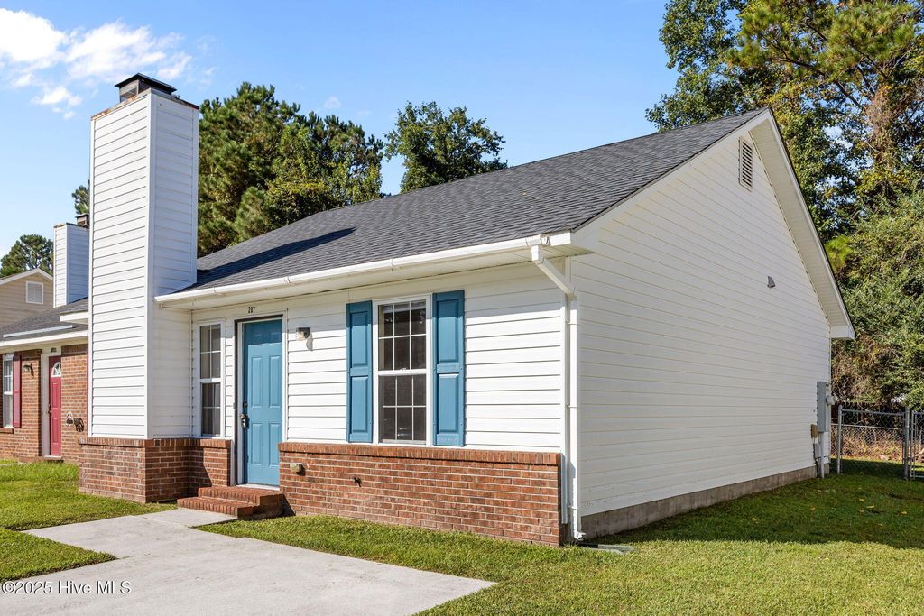 Photo of 207 Live Oak Court, Midway Park, NC 28544 (MLS # 100533048)