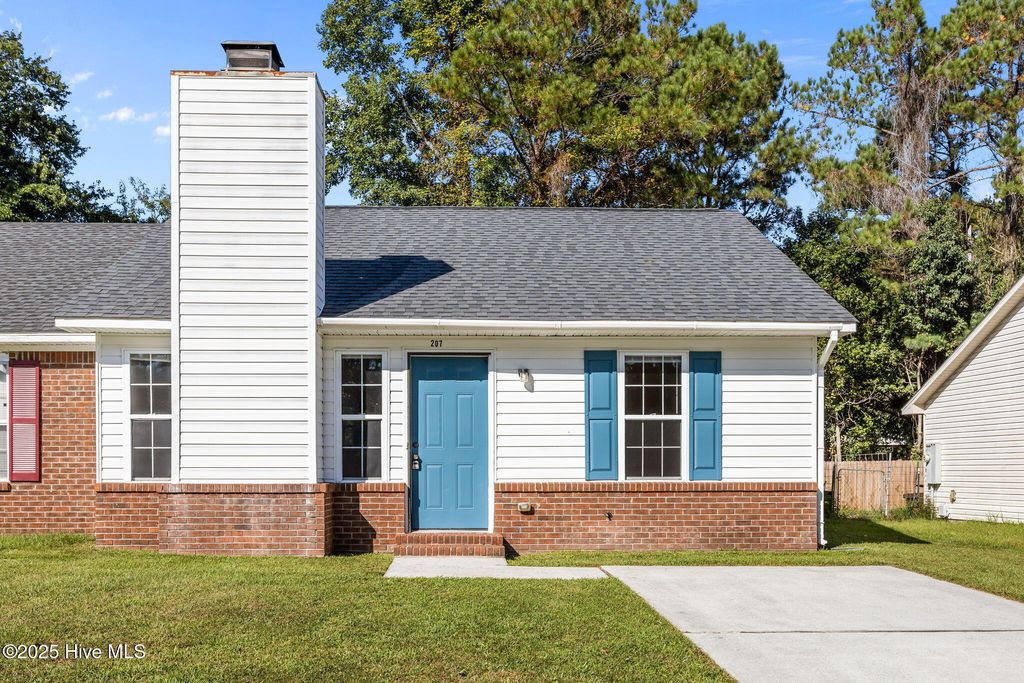Photo of 207 Live Oak Court, Midway Park, NC 28544 (MLS # 100533048)